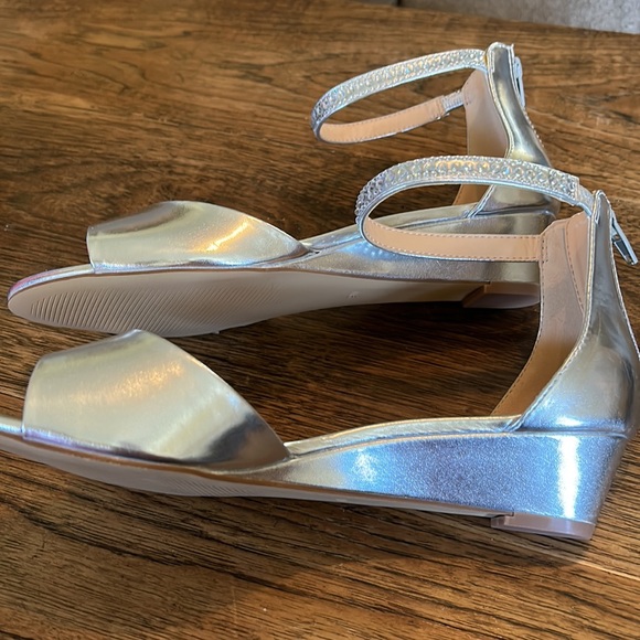 🎉❤️HP❤️🎉NWOT Badgley Mischka American Glamour Shoes - Picture 2 of 7